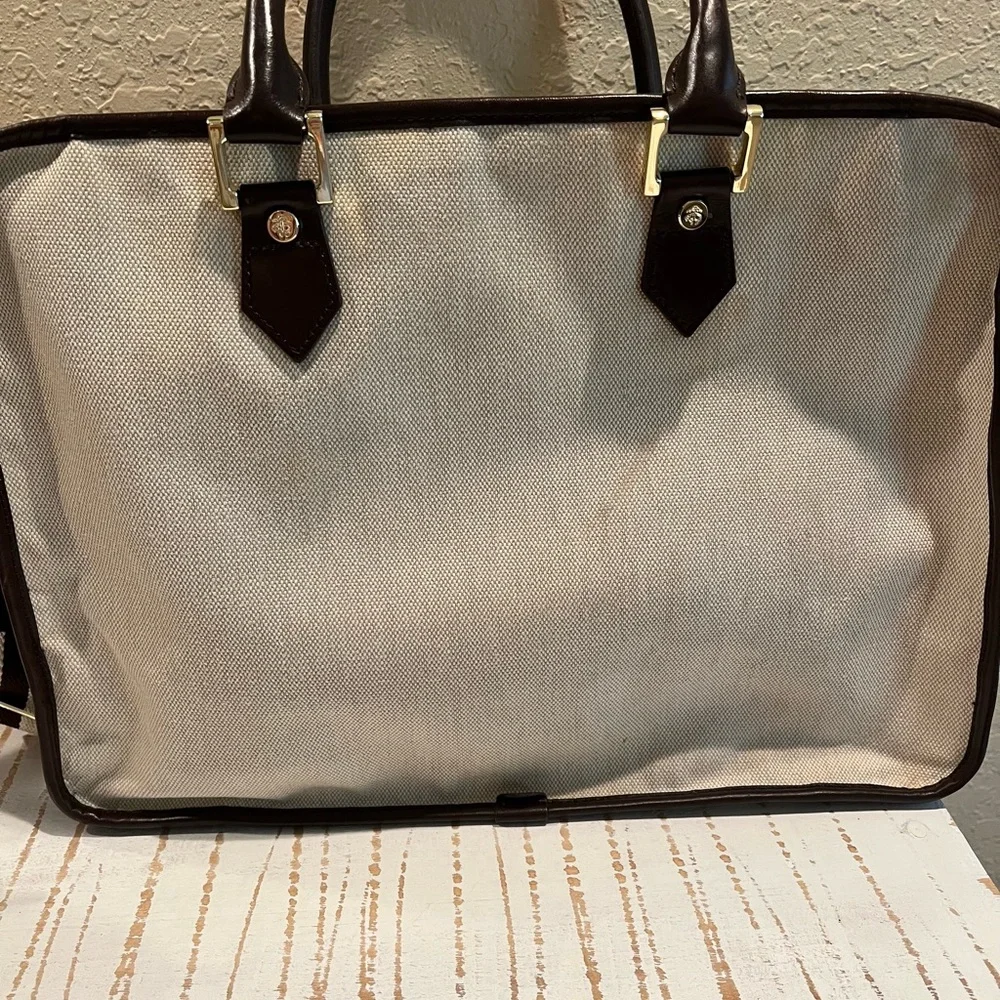 Brooks Brothers Elegant Cream and Brown Travel Bag